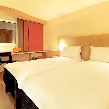 מלון Ibis Lyon Sud Sur Rhone 3*