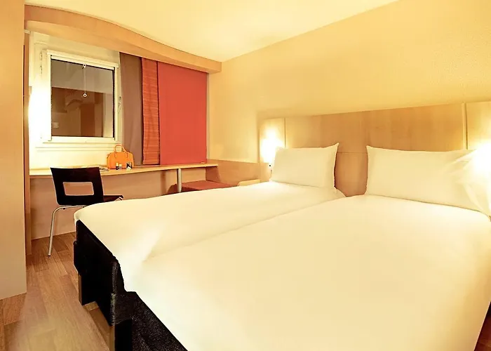 Hotel Ibis Lyon Sud Sur Rhône 3*