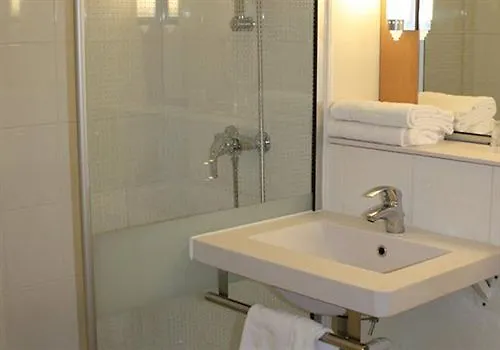 Ibis Lyon Sud Sur Rhône Hotel 3*