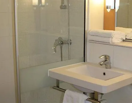 Ibis Lyon Sud Sur Rhone ホテル 3*