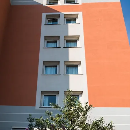Ibis Lyon Sud Sur Rhone Hotel